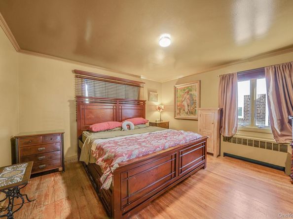 43 Shortridge Drive, Mineola NY 11501