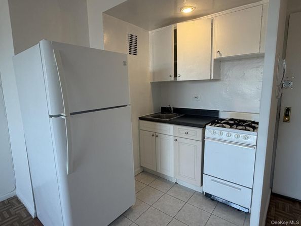 Undisclosed Address #924280, Kew Gardens NY 11415