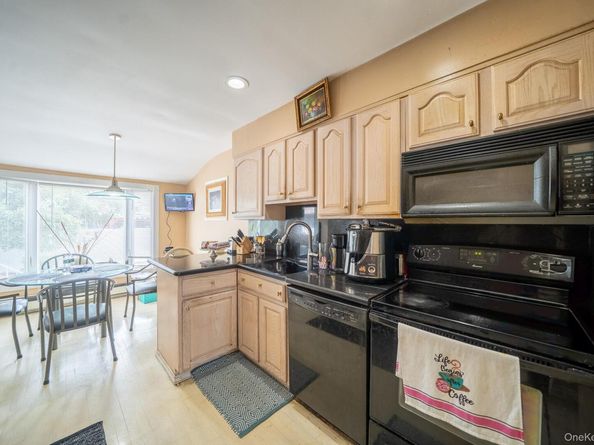 15 Jackie Drive, Westbury NY 11590