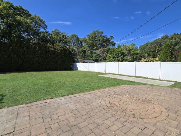 76 Skylark Drive, Holtsville NY 11742