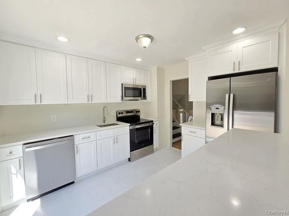 76 Skylark Drive, Holtsville NY 11742