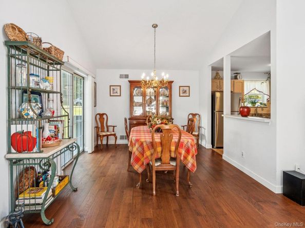 14 Huntingdale Way, Middle Island NY 11953