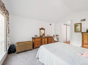 14 Huntingdale Way, Middle Island NY 11953