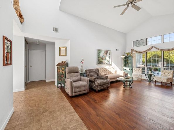 14 Huntingdale Way, Middle Island NY 11953