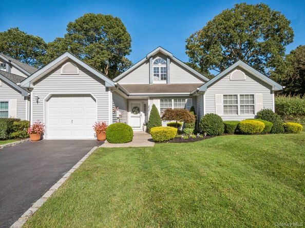 14 Huntingdale Way, Middle Island NY 11953