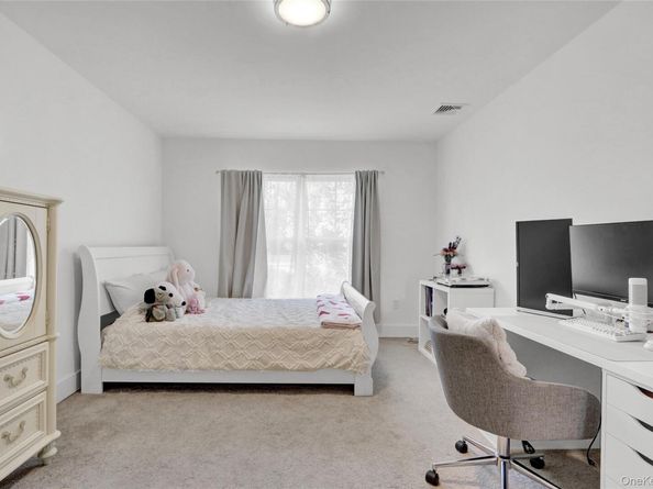 704 Breton Way 704, Glen Cove NY 11542