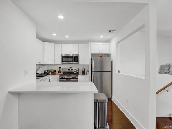 704 Breton Way 704, Glen Cove NY 11542