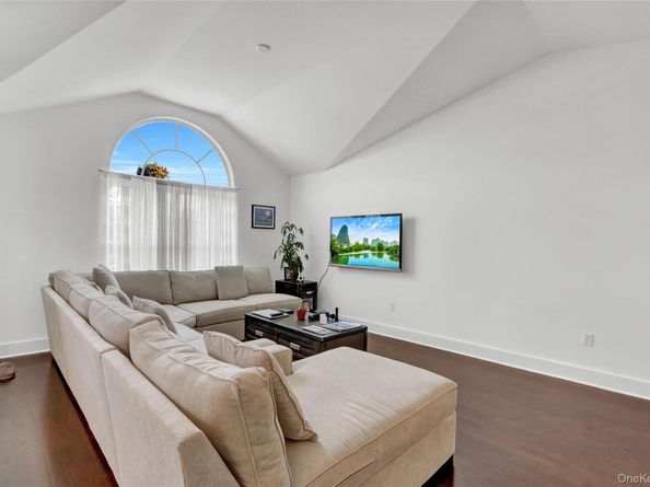 704 Breton Way 704, Glen Cove NY 11542