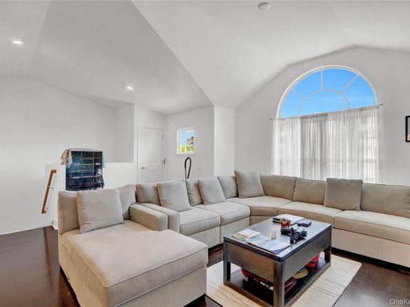 704 Breton Way 704, Glen Cove NY 11542