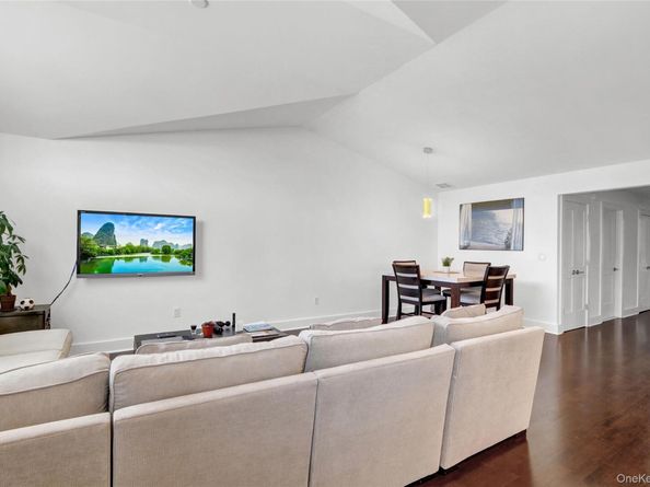 704 Breton Way 704, Glen Cove NY 11542