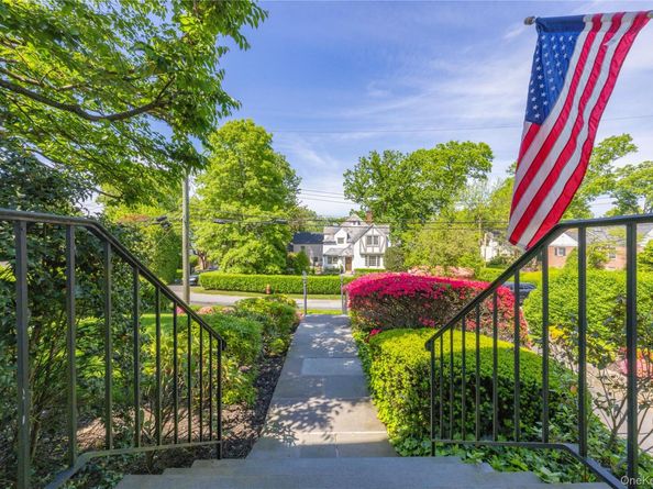 209 Pondfield Road W, Bronxville NY 10708