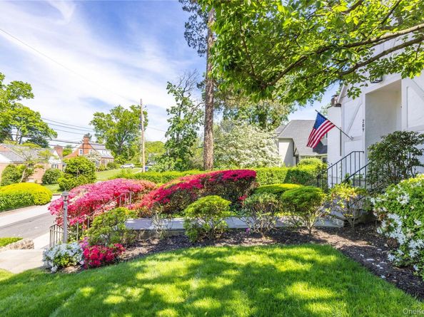 209 Pondfield Road W, Bronxville NY 10708