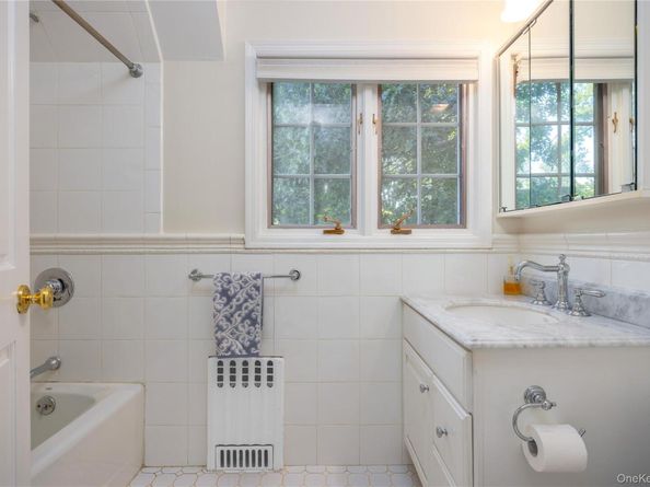 209 Pondfield Road W, Bronxville NY 10708