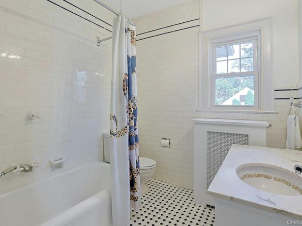 125 Sun Haven Drive, New Rochelle NY 10801