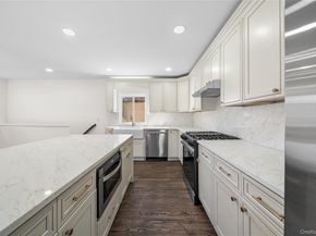 20 Briarwood Lane, Plainview NY 11803