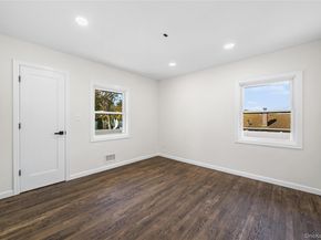 20 Briarwood Lane, Plainview NY 11803