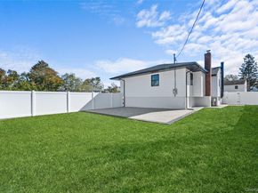 20 Briarwood Lane, Plainview NY 11803