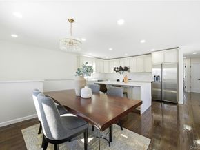 20 Briarwood Lane, Plainview NY 11803