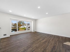 20 Briarwood Lane, Plainview NY 11803