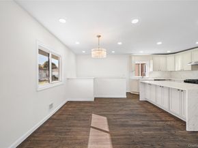 20 Briarwood Lane, Plainview NY 11803