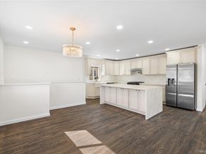 20 Briarwood Lane, Plainview NY 11803