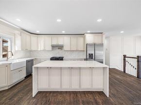 20 Briarwood Lane, Plainview NY 11803