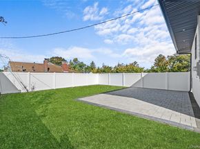 20 Briarwood Lane, Plainview NY 11803