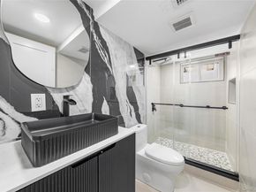 20 Briarwood Lane, Plainview NY 11803