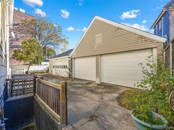 820 Penfield Street, Bronx NY 10470