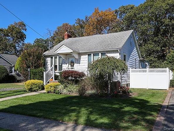 22 Davenport Place, Bellmore NY 11710