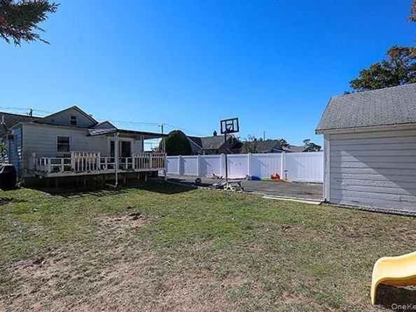 22 Davenport Place, Bellmore NY 11710