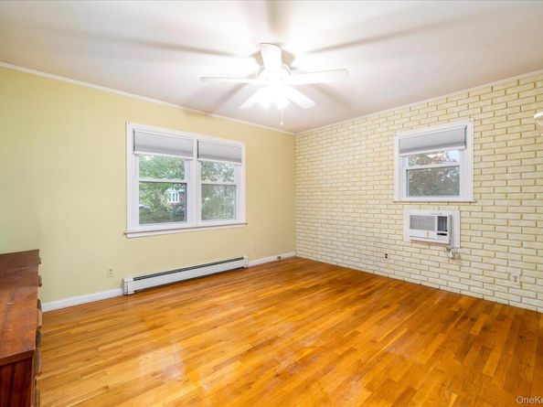 8 Keats Place, Greenlawn NY 11740