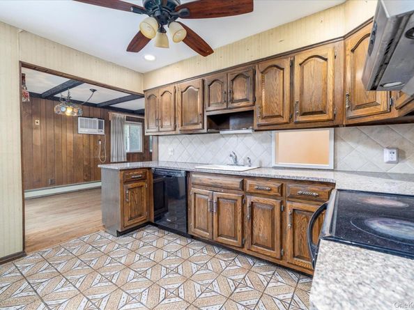 8 Keats Place, Greenlawn NY 11740