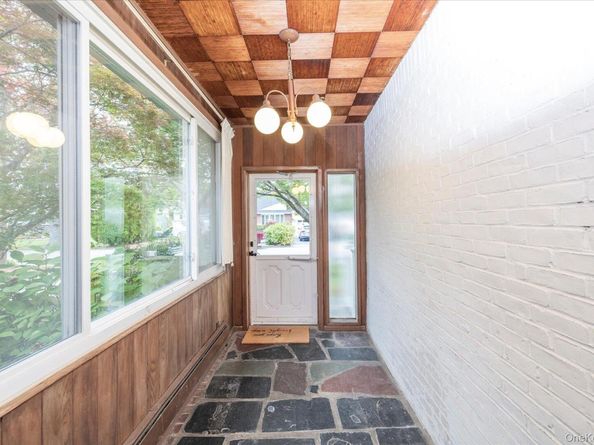 8 Keats Place, Greenlawn NY 11740