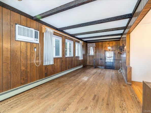 8 Keats Place, Greenlawn NY 11740