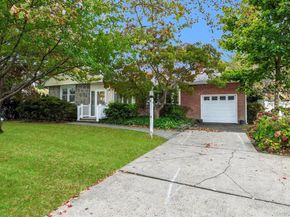 8 Keats Place, Greenlawn NY 11740