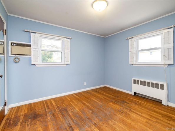 8 Keats Place, Greenlawn NY 11740