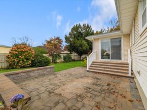 8 Keats Place, Greenlawn NY 11740