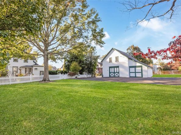 215 Conklin Street, Farmingdale NY 11735
