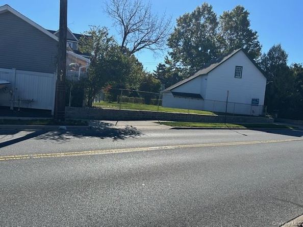 215 Conklin Street, Farmingdale NY 11735