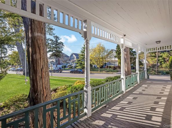 215 Conklin Street, Farmingdale NY 11735