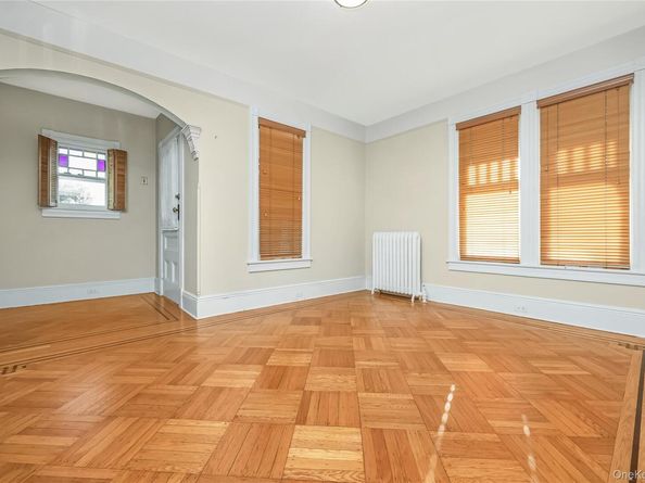 215 Conklin Street, Farmingdale NY 11735