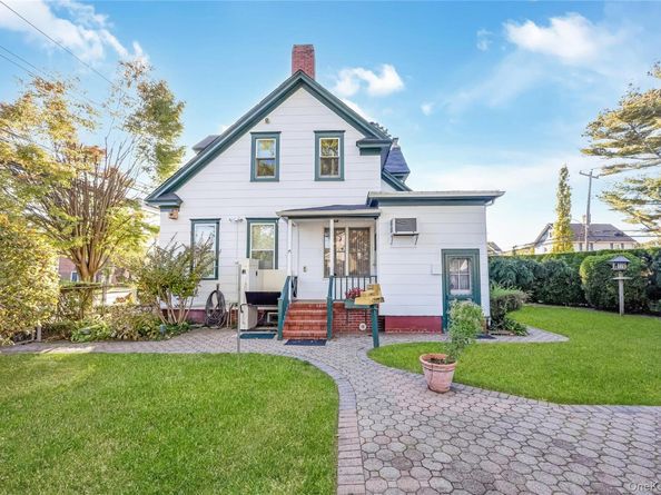 215 Conklin Street, Farmingdale NY 11735
