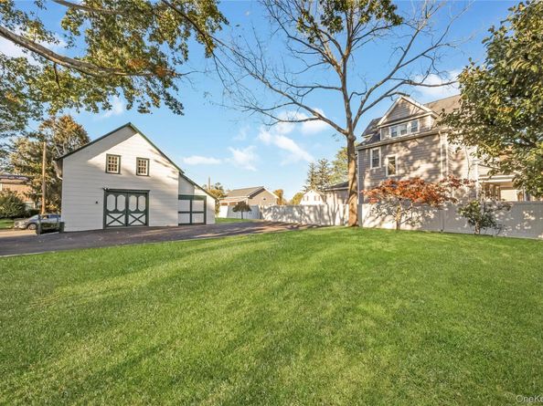 215 Conklin Street, Farmingdale NY 11735