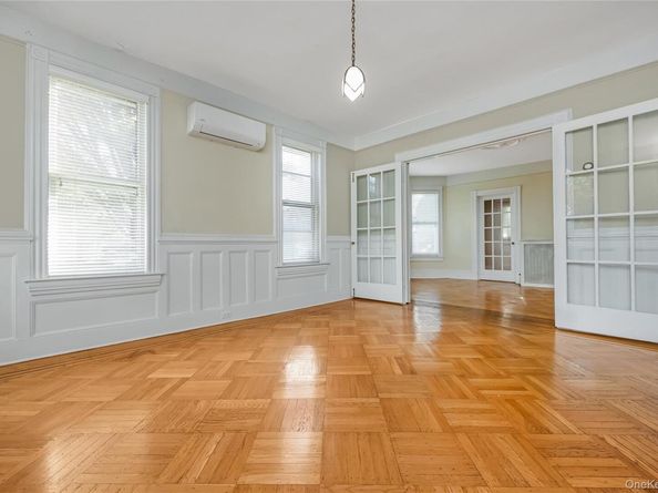 215 Conklin Street, Farmingdale NY 11735