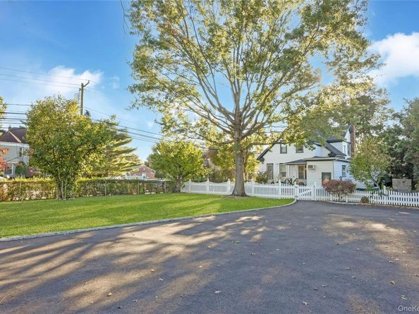 215 Conklin Street, Farmingdale NY 11735