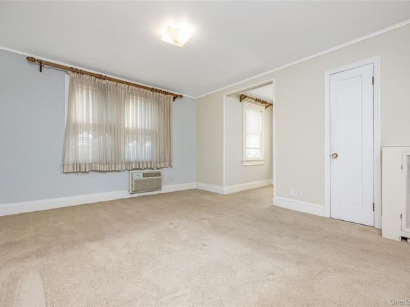 215 Conklin Street, Farmingdale NY 11735