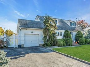 17 Linwood Place, Massapequa Park NY 11762