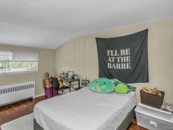 17 Linwood Place, Massapequa Park NY 11762