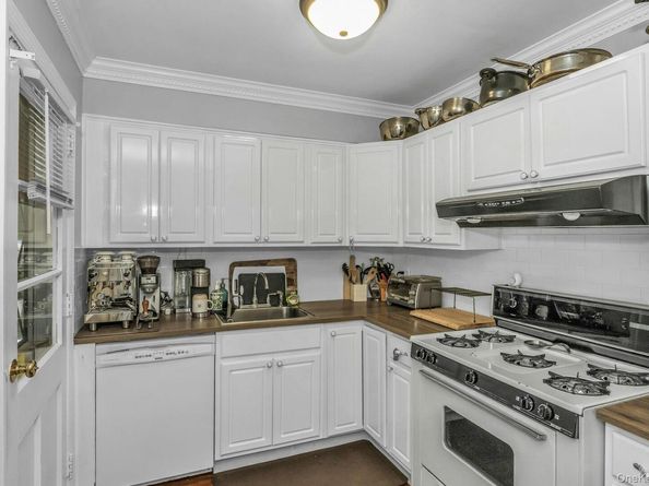 17 Linwood Place, Massapequa Park NY 11762